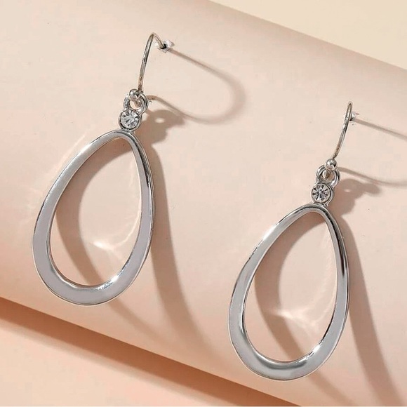 GlitzBlitz Boutique Jewelry - Any 2/$20! Shiny Silver Tubular Oval Drop Earrings